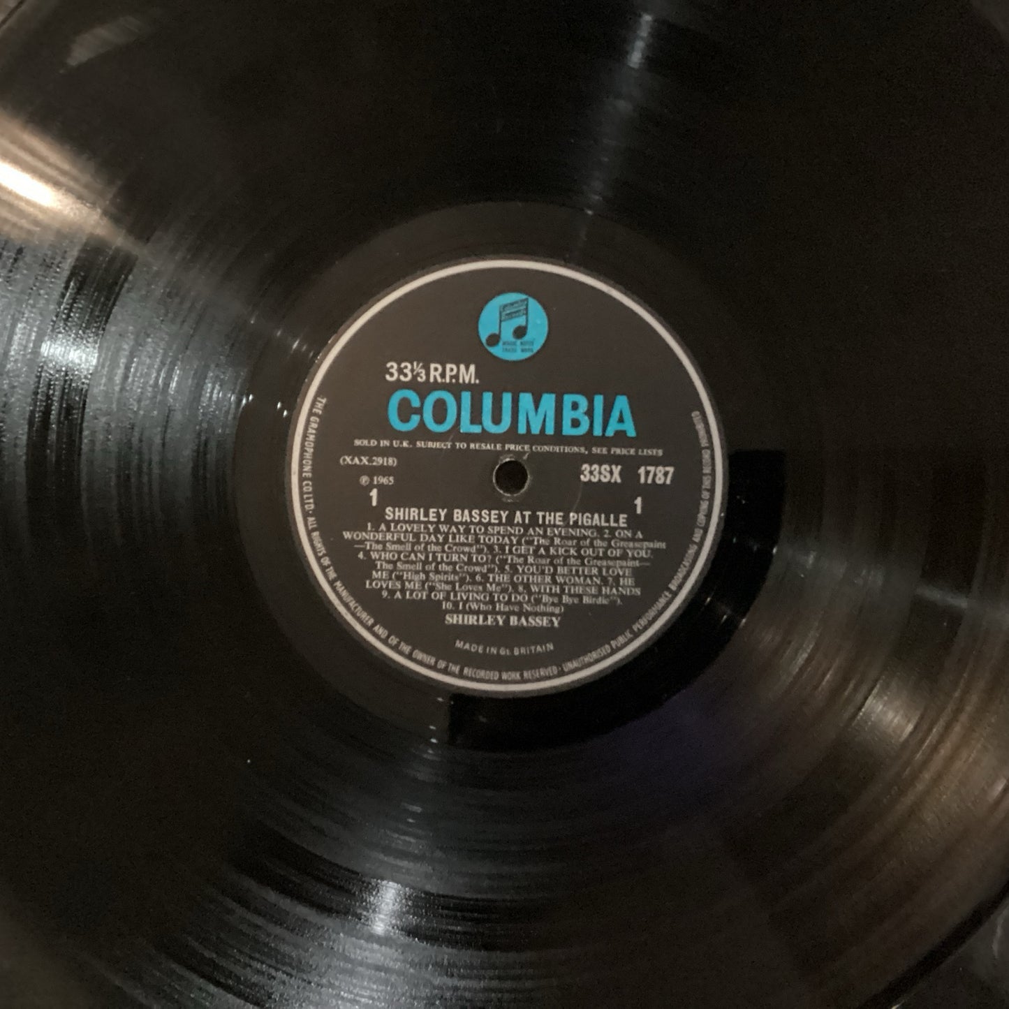 Shirley Bassey - At the Pigalle